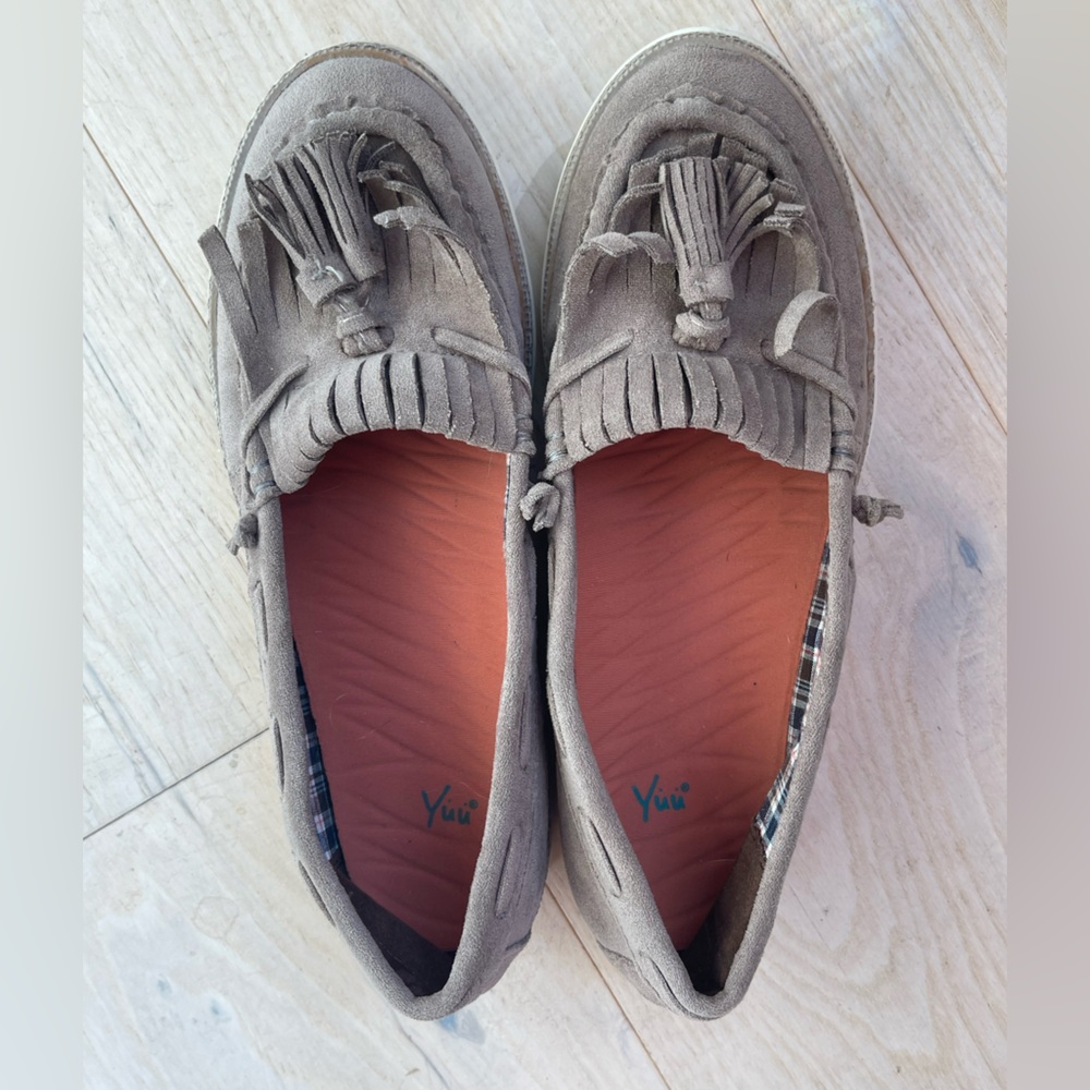 Yuu loafers tan size 7M.